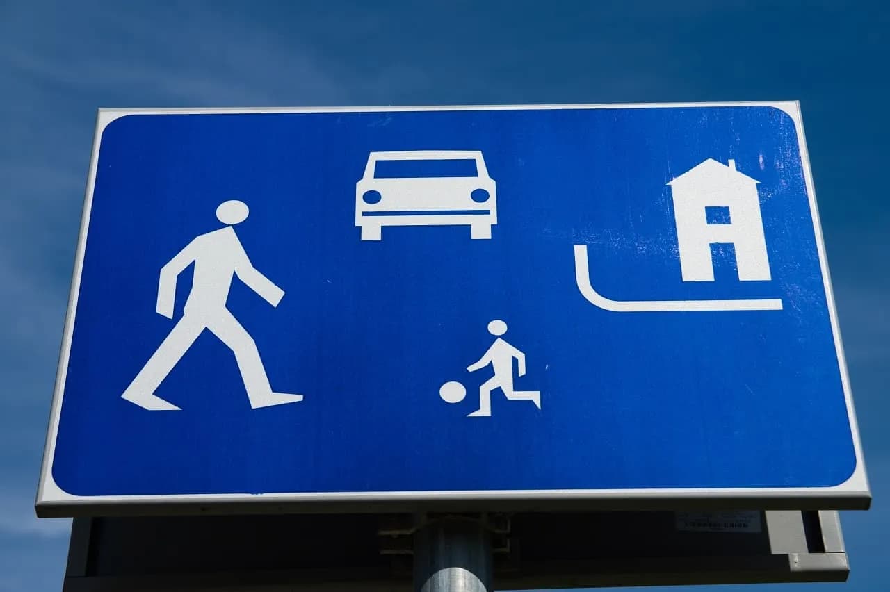 Kto stawia znaki drogowe na osiedlu i jak to wpływa na bezpieczeństwo? Kto stawia znaki drogowe na osiedlu i jak to wpływa na bezpieczeństwo?