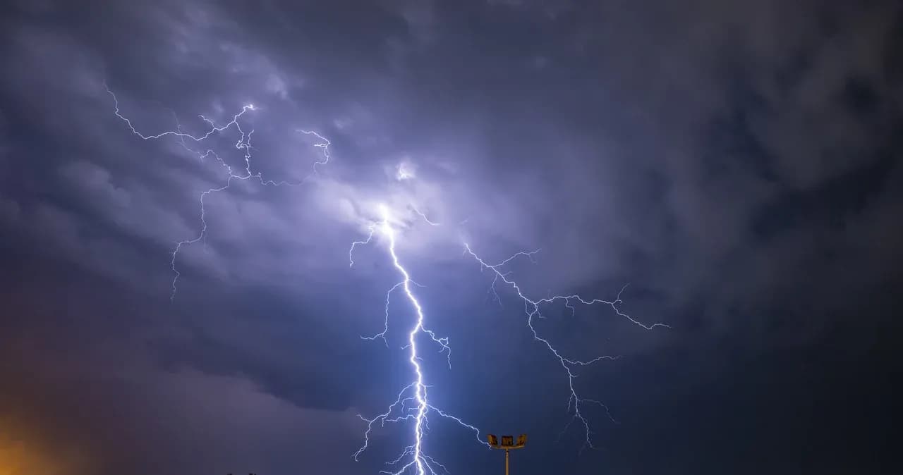 Czy w bloku jest bezpiecznie podczas burzy? Oto ważne zasady bezpieczeństwa Czy w bloku jest bezpiecznie podczas burzy? Oto ważne zasady bezpieczeństwa