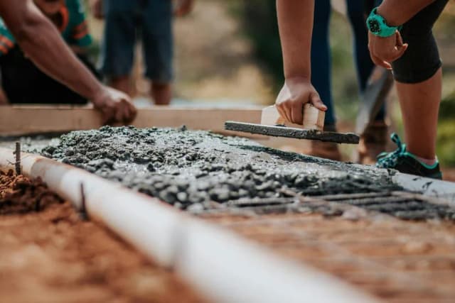 Ile koszt budowy budynku gospodarczego 35m2? Zaskakujące ceny i czynniki wpływające na koszty Ile koszt budowy budynku gospodarczego 35m2? Zaskakujące ceny i czynniki wpływające na koszty